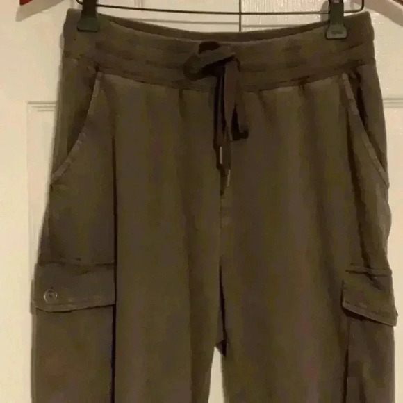 Aerie 100% Cotton Cargo in Size  Medium - Picture 2 of 4